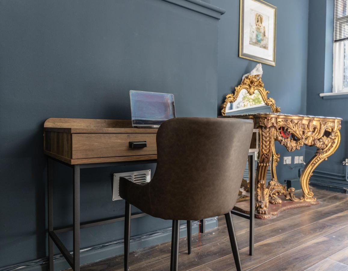 Boutique Family Apartment In Celebrity Village. Barnt Green Eksteriør billede