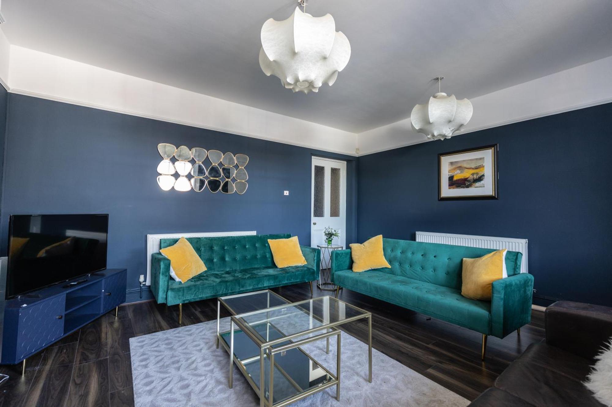 Boutique Family Apartment In Celebrity Village. Barnt Green Eksteriør billede